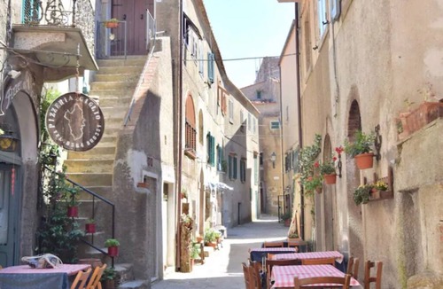 Isola del Giglio Apartment | Detached House In The Castle Isola Del Giglio