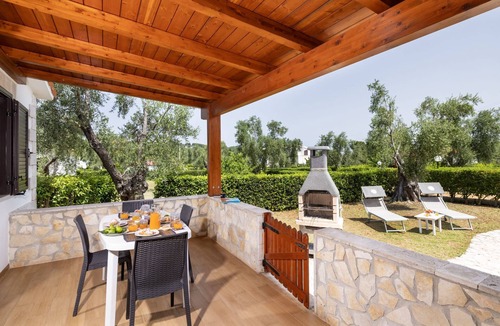 Chiesiola Apartment | Detached Villa, 55 square meters, on the ground floor with private garden of 150 square meters with barbecue and sunbeds