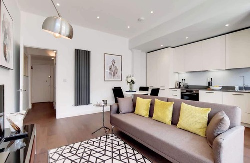 South Acton Apartment | DG1 – Family-Friendly 2-Bed with Garden in Acton