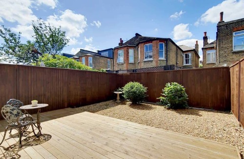 South Acton Apartment | DG1 – Family-Friendly 2-Bed with Garden in Acton