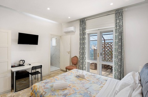 Rione Sanita Bed & Breakfast | ‘Di Palma Suite Tripla’ Room with Shared Terrace, Wi-Fi and Air Conditioning