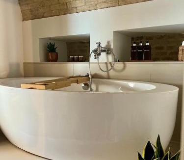Serracapriola House | Dimora Palazzo De Luca - Intra Alborgodiffuso - Loft di Charme del 700 con Vasca doppia e Camino