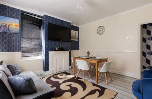 Greenwich West Apartment | Discounted stay for long stays and contractors in the heart of Greenwich