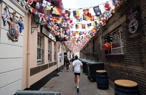 Greenwich West Apartment | Discounted stay for long stays and contractors in the heart of Greenwich