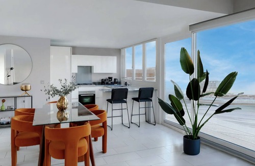 South Bank Apartment | Divine Views from a Breathtaking LuxXe Penthouse