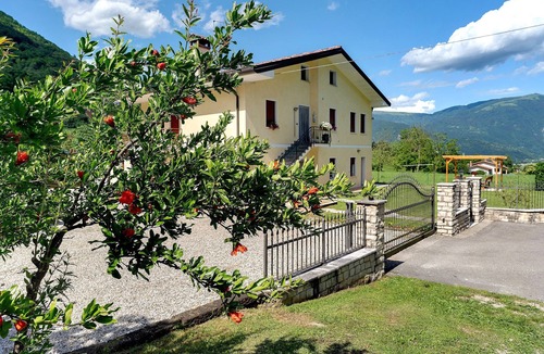 Alano di Piave Apartment | Dolomites Room with Mountain View, Wi-Fi and Air Conditioning