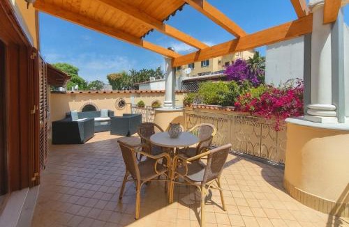 Ischia Porto Villa | Domus Aenaria - Elegant and Spacious Villa in Central Ischia - Walk to Beach and Pinewood