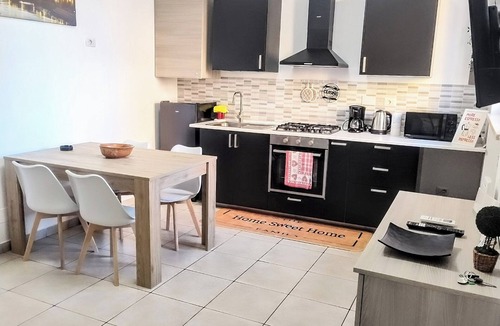 Prenestino-Centocelle Apartment | Domus Tiziano: Elegant Living Room 30m from Metro C - Center of Rome