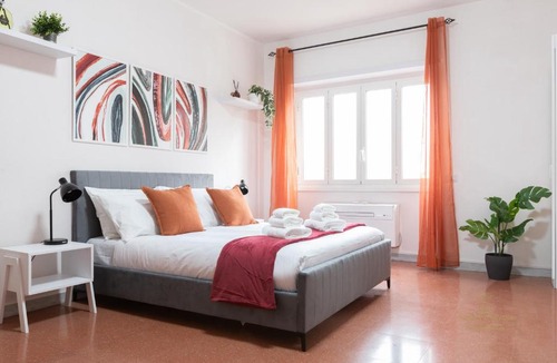 Pigneto Apartment | Domvs Clavdia - 7min to Colosseum by Metro, Station under apt, Roma, 6pax, A-C
