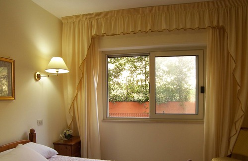 Sant'Elia Fiumerapido Bed & Breakfast | Double room in Villa Des Reves - surrounded by greenery near Montecassino