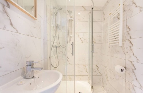 King's Cross House | Double Room - Private Bathroom 9-12