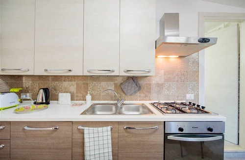 Montecalvario Apartment | Downtown, with private garden away from traffic noise, GARDEN House
