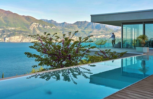 Brenzone sul Garda Villa | Dream view, infinity pool, privacy & nature. Villa