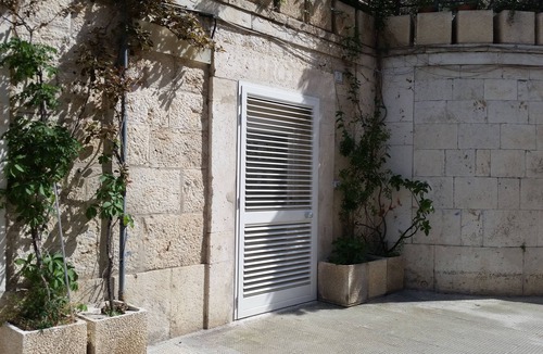Trani House | DWELLING SIMONA THE CATHEDRAL WITHIN WALKING DISTANCE VACATION HOME TRANI ITALY