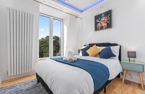 Bishop's Apartment | Elegant 2BR-1BATH Flat Near London Eye and Westminster