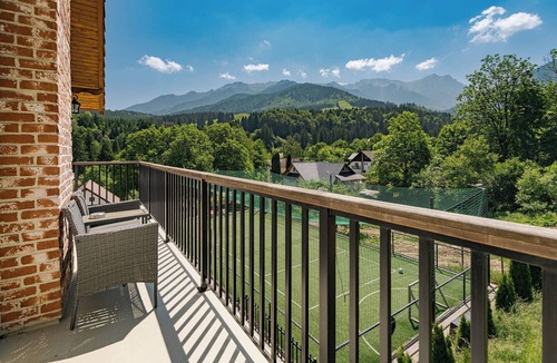 Bran House | Elegant 6-Bedroom Lodge with Sauna, Hot Tub & Mountain Views near Bran Castle