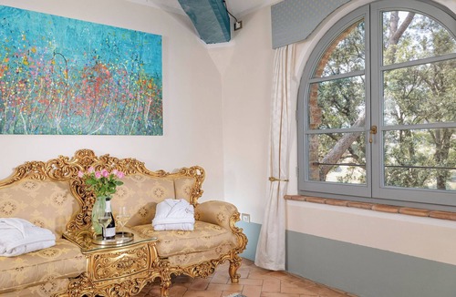 Montalcino Apartment | Elegant Apartment with Panoramic Views and Portico