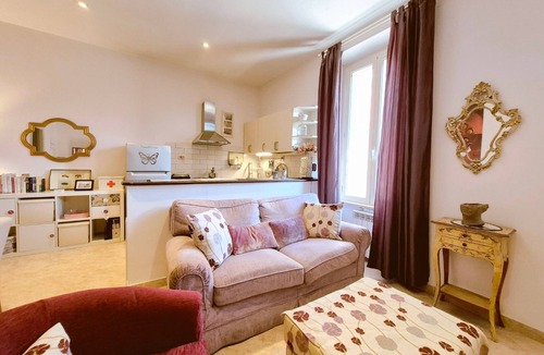Marsala Apartment | Elegant Apartment with Small Terrace in San Lorenzo