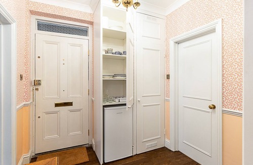 Maida Vale Apartment | Elegant English Retreat near Maida Vale