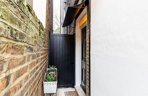 Maida Vale Apartment | Elegant English Retreat near Maida Vale