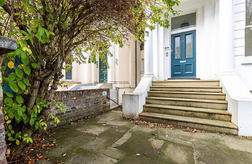 Maida Vale Apartment | Elegant English Retreat near Maida Vale