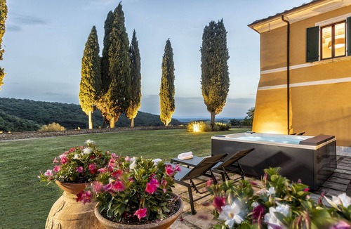 Montepulciano Villa | Elegant historic residence in the hills of Val d'Orcia