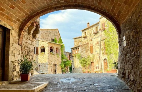 Montemerano Apartment | Elegant loft in the hills of Tuscany