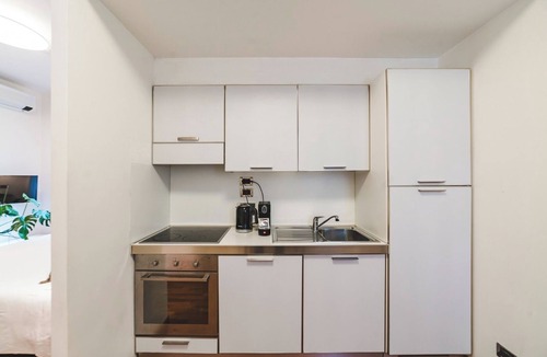 Camilluccia Apartment | Elegant Rome Stay - Balcony, Netflix, Fast Wi-Fi & Nature