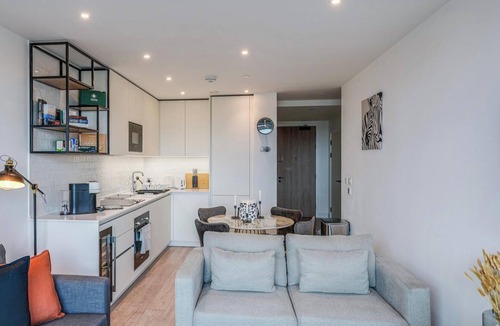 Alperton Apartment | Entire 2-Bed London Apartment | Wembley | Sleeps 6 | Lift & WiFi