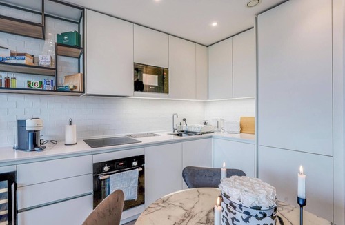 Alperton Apartment | Entire 2-Bed London Apartment | Wembley | Sleeps 6 | Lift & WiFi