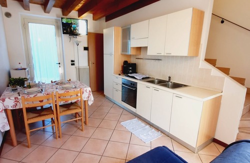 Desenzano del Garda Apartment | ESMERA APARTMENT NEAR THE CENTER WITH PRIVATE PARKING AND FREE WIFI