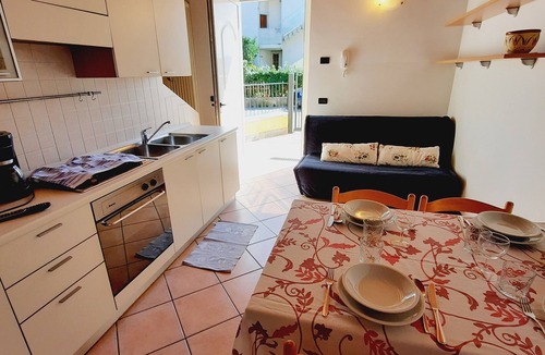 Desenzano del Garda Apartment | ESMERA APARTMENT NEAR THE CENTER WITH PRIVATE PARKING AND FREE WIFI