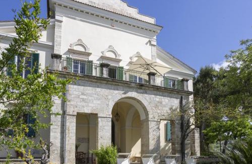 Colli del Tronto House | Exclusive Apartment-1844s Frescoes- Centuries old park- Peacocks- Villa Mastrangelo