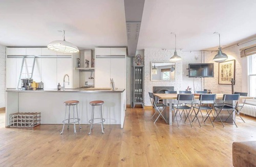 Oval Apartment | Experience London in amazing reconverted Gin house