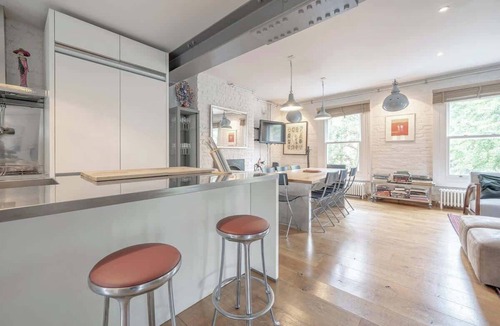 Oval Apartment | Experience London in amazing reconverted Gin house
