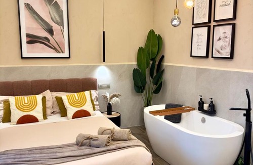 Naples Apartment | Falco Deluxe Home - Naples Airport & Town