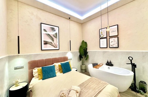 Naples Apartment | Falco Deluxe Home - Near Naples Town/Airport