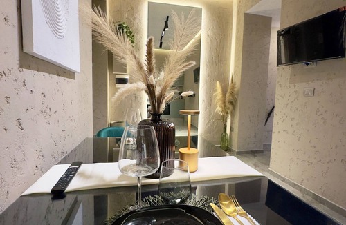Naples Apartment | Falco Jacuzzi Home - Whirlpool bath in room - Naples