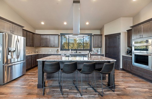 Lead House | Family Friendly, Hot Tub, Clubhouse access, Ample parking room