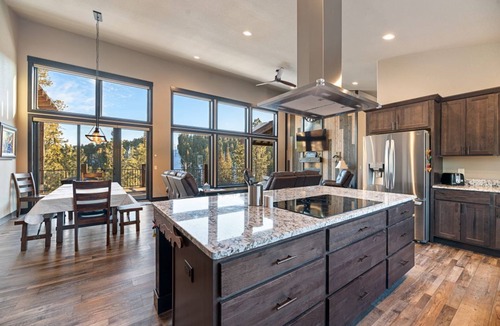 Lead House | Family Friendly, Hot Tub, Clubhouse access, Ample parking room