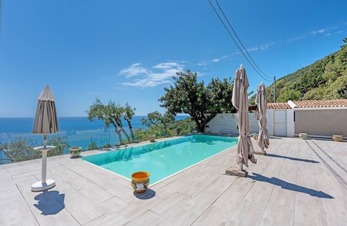 Caprioli Apartment | Family Room Ulivo with Wi-Fi and Air Conditioning