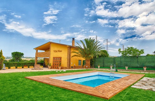 Petacciato Villa | Fantastic Villa with Pool, Wi-Fi, Air Conditioning & Home Theater; Pets Allowed