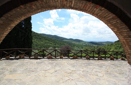 Pieve di Chio House | Farmhouse in the hills with panoramic view and swimming pool