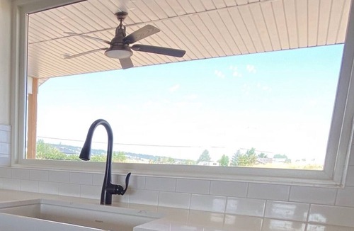 North Spearfish House | Farmhouse-ish * Hot Tub * Luxury Amenities *No Step Entry No Gravel Easy Access