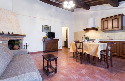 Rigutini House | Farmhouse on Lake Trasimeno, entire structure 13 apartments