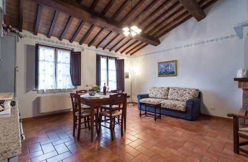 Rigutini House | Farmhouse on Lake Trasimeno, entire structure 13 apartments