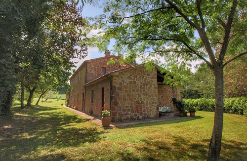 Proceno House | Farmhouse on a hill with swimming pool, large garden and nice views