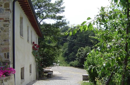 Castell'Azzara Other | Farmhouse 'Podere Le Ghiande, Granaio N°11' with Mountain View, Shared Pool and Wi-Fi