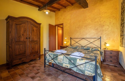 Pitigliano House | Farmhouse "Sasso Bianco" with Shared Pool, Private Terrace & Wi-Fi