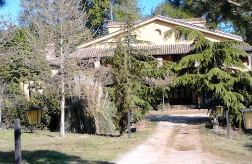 Capranica House | FARMHOUSE SURROUNDED BY GREENERY AND CULTIVATED FIELDS OF VEGETABLES